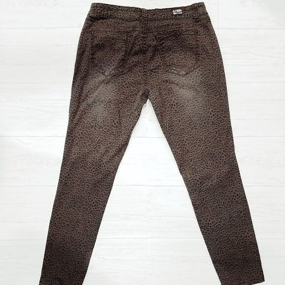 1st Kiss Lightweight Skinny Jeans - Picture 7 of 8